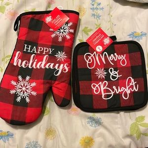 Holiday Oven Mitt and Pot Holders